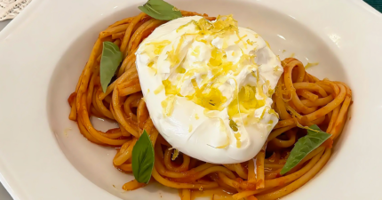 Krämig ’Ndujapasta med Burrata