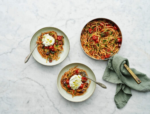 Pasta Puttanesca med Burrata_2023 Pasta-Puttanesca-med-Burrata_2023-e1747636194239.jpg